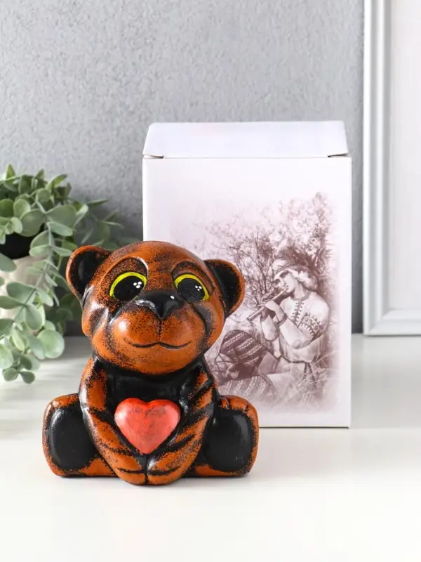 Копилка для денег «Тигрёнок с сердцем», гипс, 14.5×13.5×13 см Копилка для денег «Тигрёнок с сердцем», гипс, 14.5×13.5×13 см