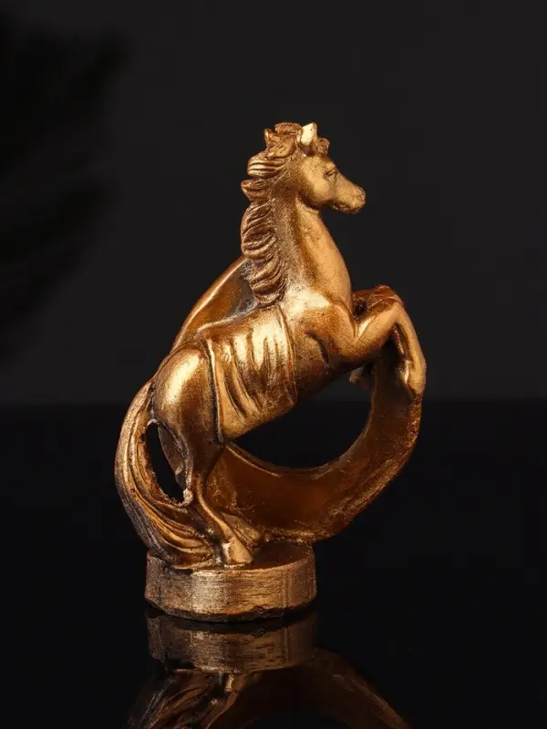 Фигура "Конь с подковой" 10х6х4 см, бронза