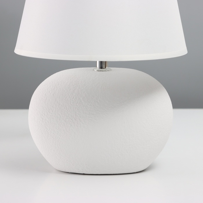 Лампа настольная Лампа настольная "Ильфо" 1х40Вт Е14 белая19,5х19,5х33см