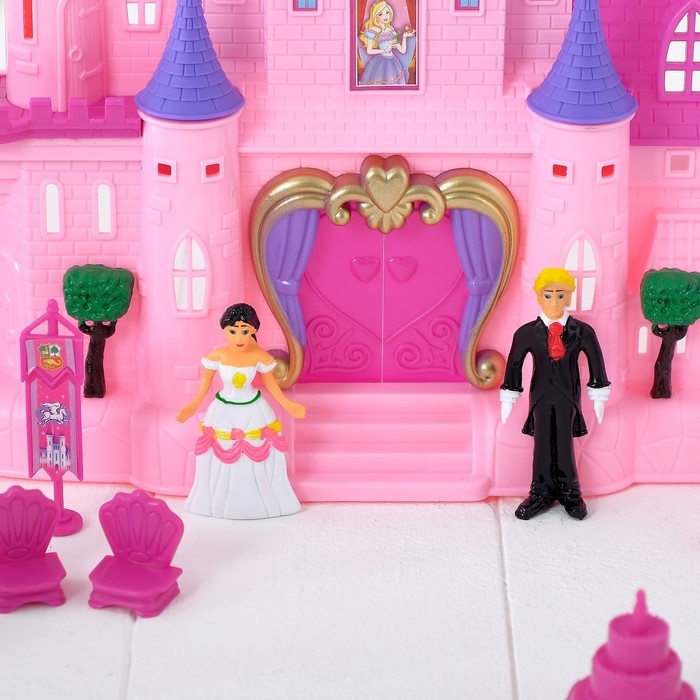 Кукольный замок с фигурками и аксессуарами, свет, звук Кукольный замок с фигурками и аксессуарами, свет, звук