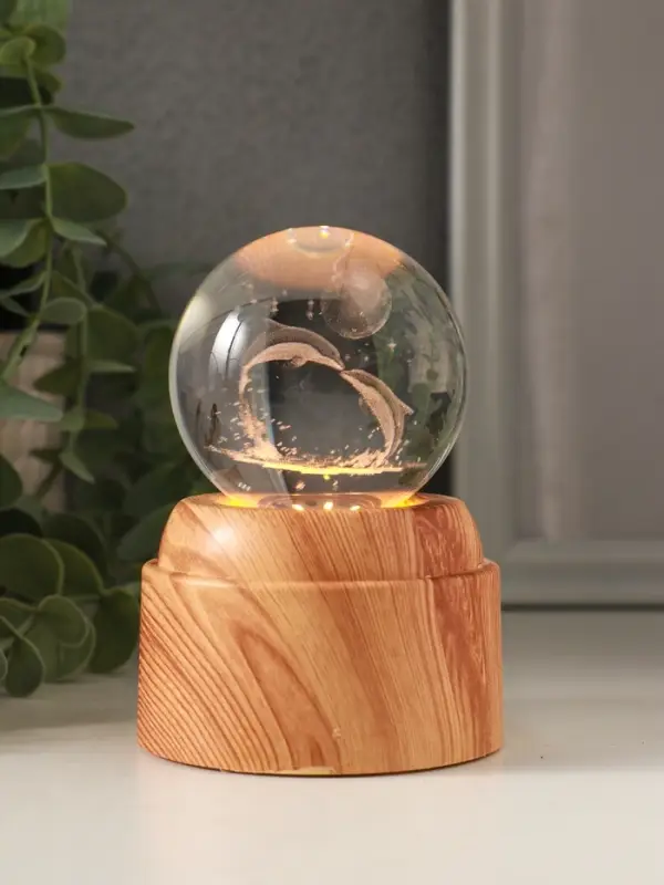 Сувенир стекло свет Сувенир стекло свет "Шар. Дельфины под луной" 6хLED шар d=6 см, крутится, USB 7х7х10 см