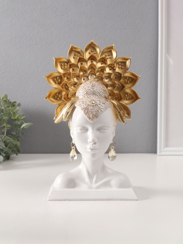 Сувенир полистоун бюст Сувенир полистоун бюст "Девушка с золотой георгиной-короной" белый 8,6х17х26,6 см
