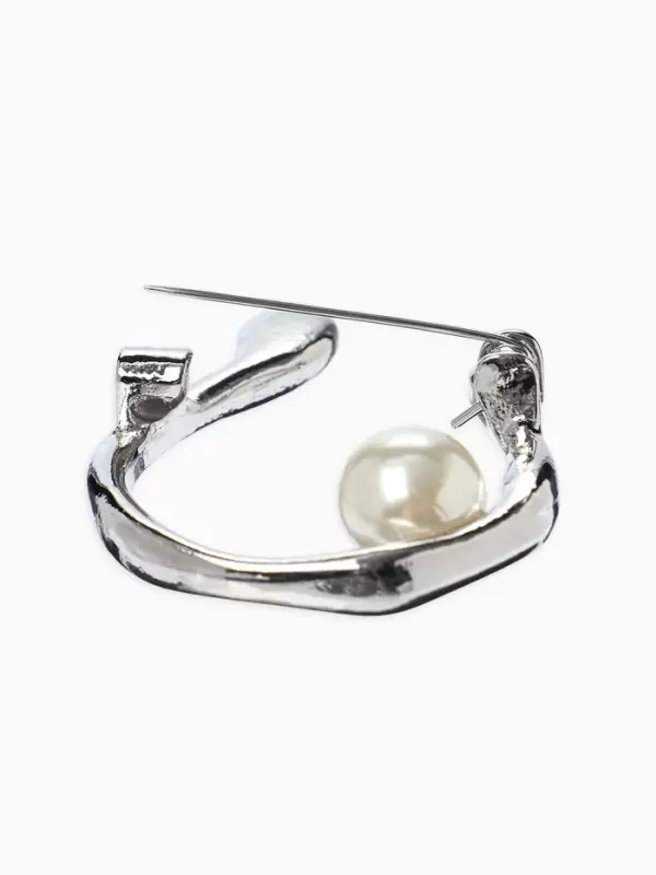 Брошь &laquo;Подкова&raquo;, с бусиной №10, цвет белый в серебре