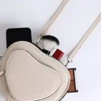 Сумка женская кросс-боди на молнии, в форме сердца, 20&times;5&times;16 см, белая