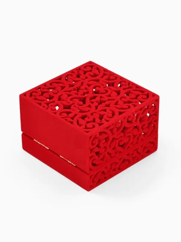 Футляр бархатный под браслет "Куб резной", 10*10*6,5, цвет красный, вставка красная