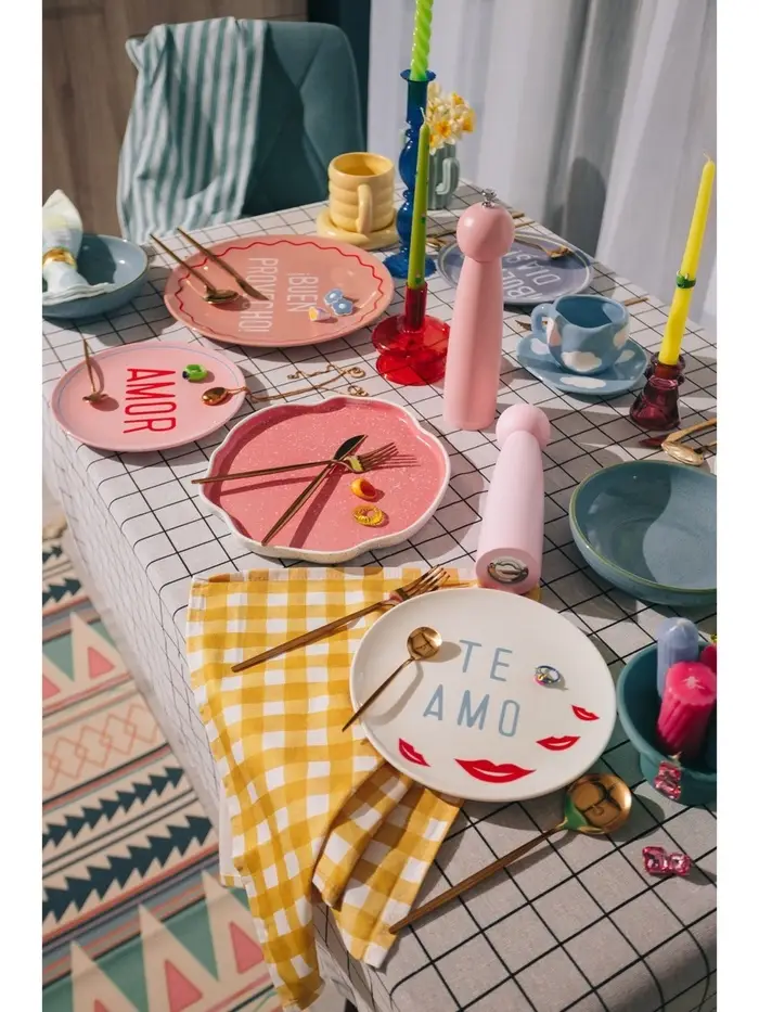 Тарелка для пиццы SL Home &laquo;Уроки испанского: Buen provecho&raquo;, d=30 см, фарфор, розовая