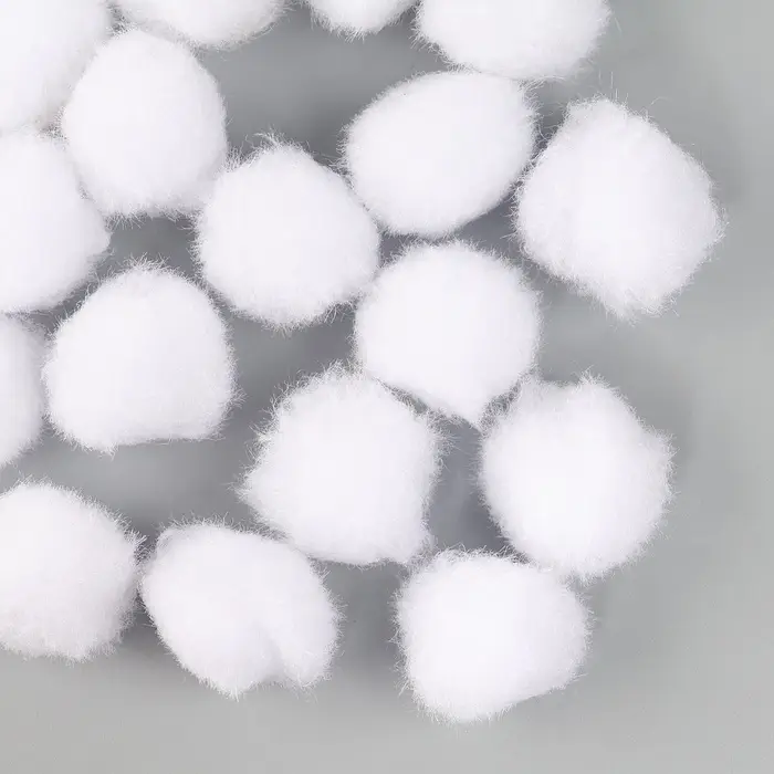 Помпоны для рукоделия «Бомбошки для творчества», набор 18 шт., размер 1 шт. — 2.5 см, белые