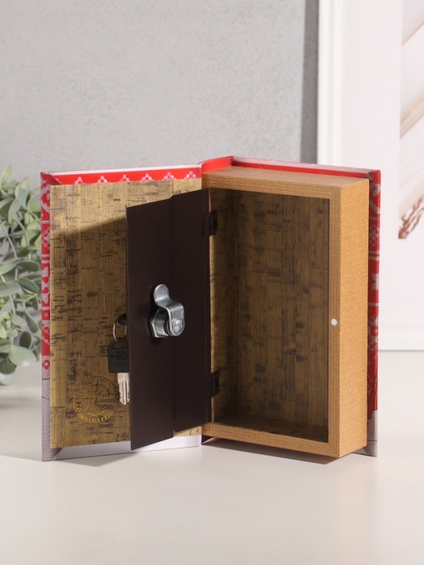 Сейф-книга дерево кожзам "Из России с любовью" тиснение 21х13х5 см