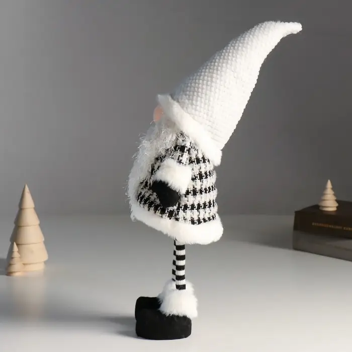 Кукла интерьерная "Дед Мороз в кафтане с рисунком гусиная лапка" 16х12х46 см