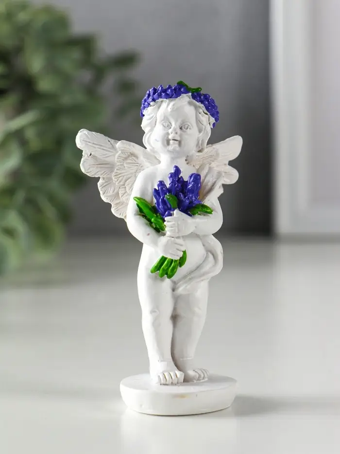 Сувенир полистоун "Ангел с букетом лаванды" бело-фиолетовый МИКС 5,7х3,5х10 см