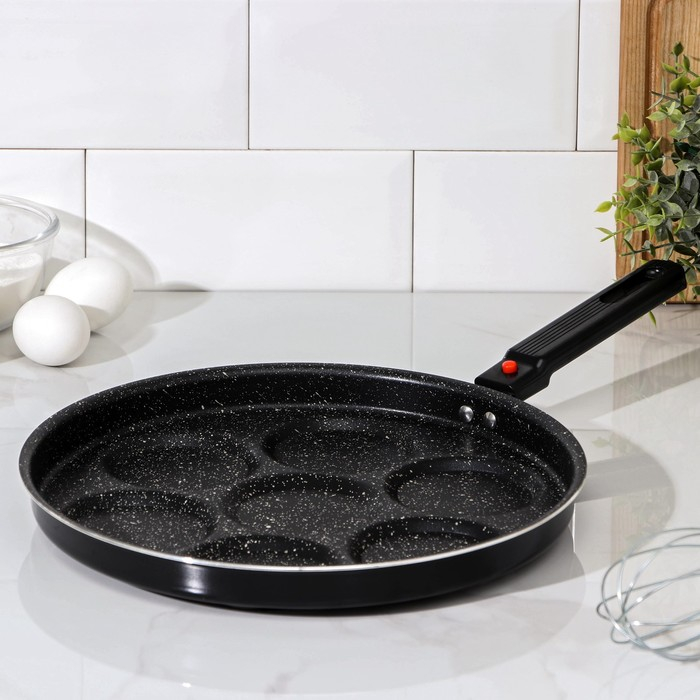 Сковорода-оладница «7 оладий», d=30 см, съёмная ручка, антипригарное покрытие, цвет чёрный Сковорода-оладница «7 оладий», d=30 см, съёмная ручка, антипригарное покрытие, цвет чёрный