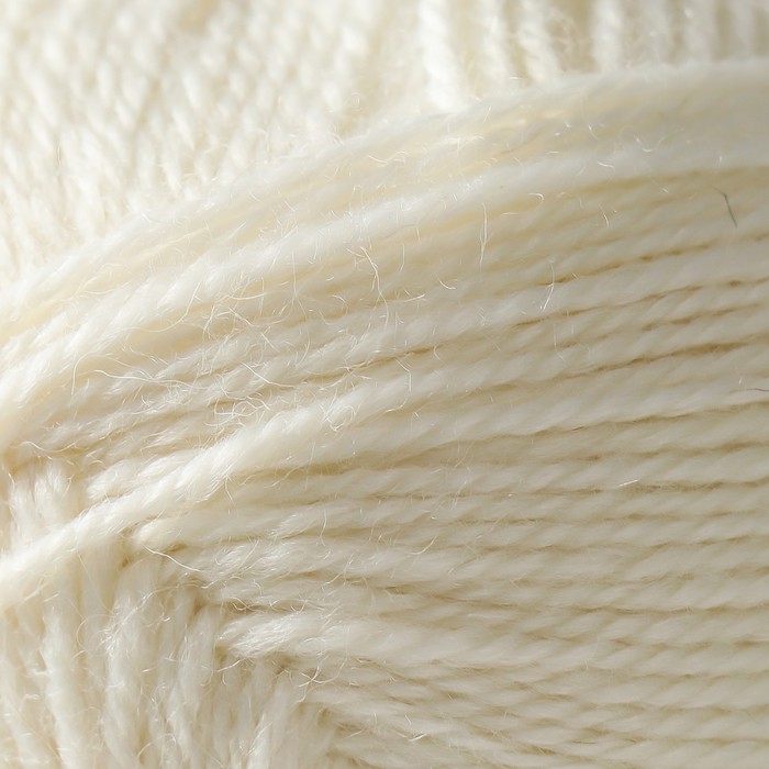 Пряжа Пряжа "Шелкопряд" 70% п/т шерсть, 30% искусственный шелк 300м/100гр (205 белый)