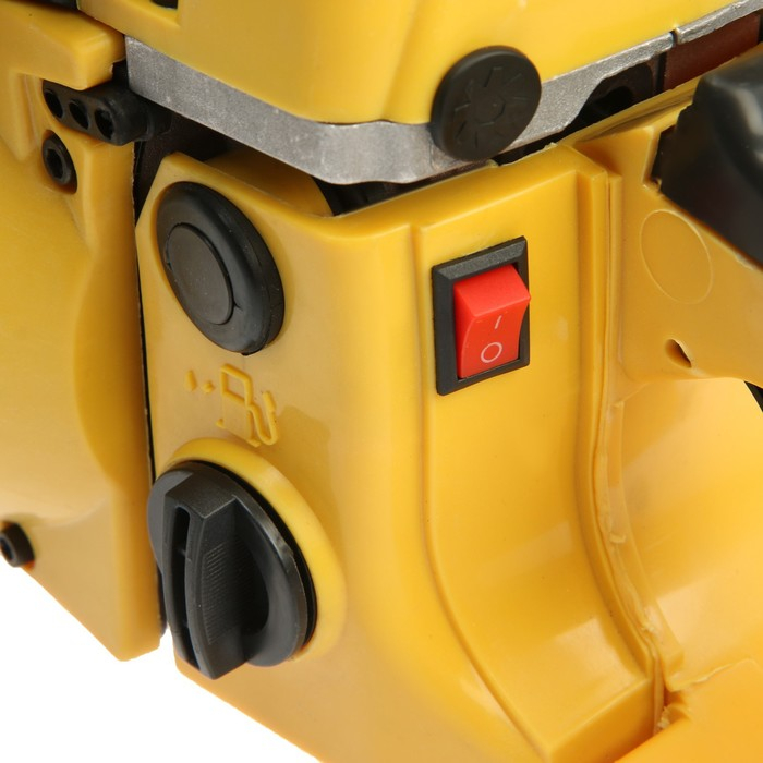 Бензопила ТУНДРА, 11500 об/мин, 400 мм, 16 Бензопила ТУНДРА, 11500 об/мин, 400 мм, 16", 64 звена, 0.325", 1.5 мм, 2.5 л.с., 45 см3