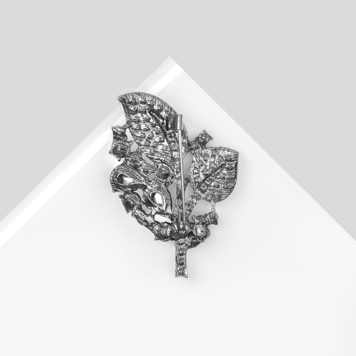 Брошь «Листва» весенняя, цвет белый в серебре Брошь «Листва» весенняя, цвет белый в серебре