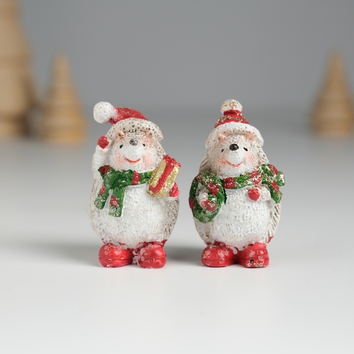 Сувенир полистоун  Сувенир полистоун "Ёжик в красной шапочке и валенках " МИКС 2,8х2,8х4,7 см