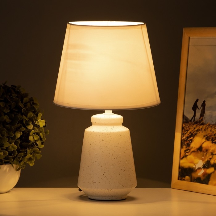 Лампа настольная Лампа настольная "Лисандра" 1х40Вт Е14 белый 19,5х19,5х33,5см