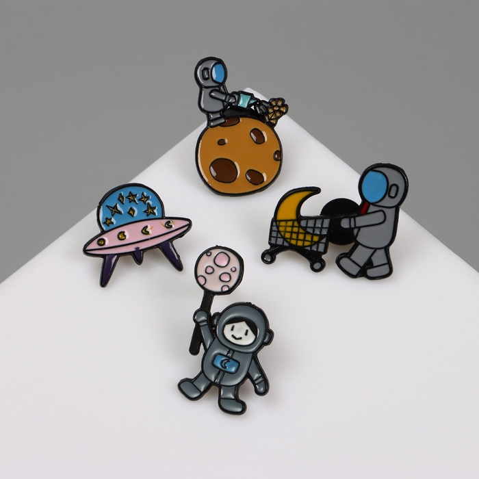 Набор значков (4шт) «Космос», цветные в чёрном металле Набор значков (4шт) «Космос», цветные в чёрном металле