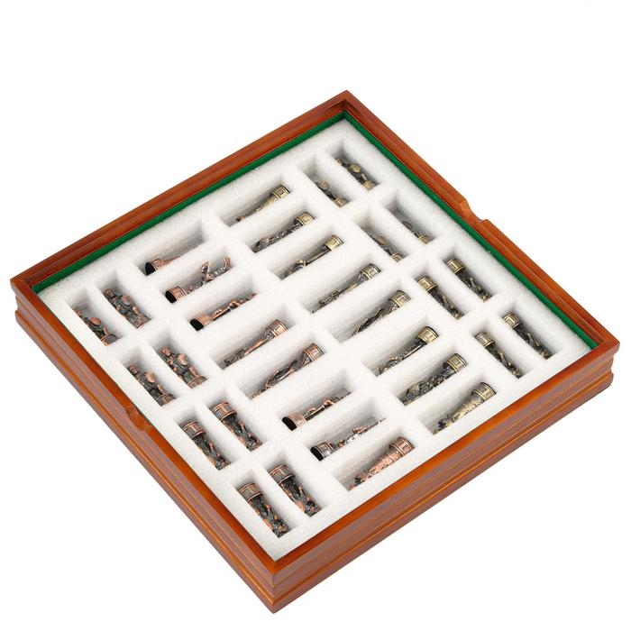 Шахматы сувенирные  Шахматы сувенирные "Рыцарские", h короля-7 см, пешки-6 см. d-2 см, 36 х 36 см