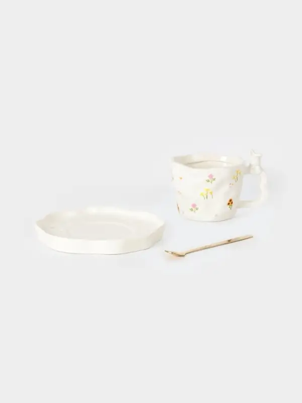 Чайная пара "Зайка в цветах"  блюдце 14х2 см, чашка 12х9х6,5 см