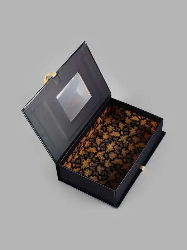 Коробка - книга подарочная, с окном &laquo;Новый год&raquo;, 20&times;12.5&times;5 см