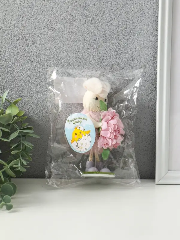 Сувенир пасхальный "Зайка в платьице с бутоном пиона в лапках" 5,5х5х19 см