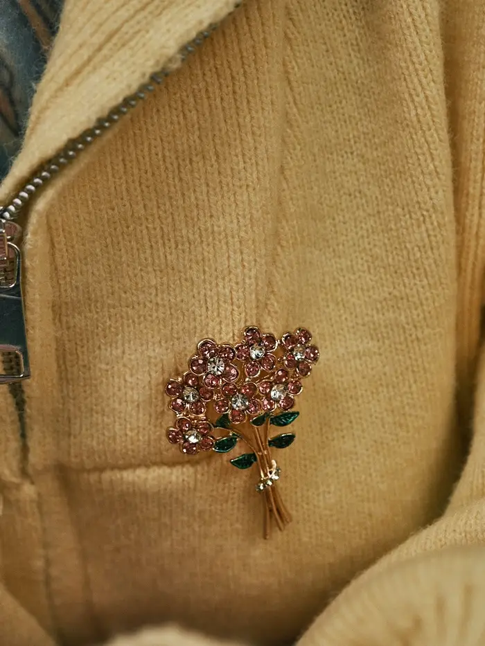 Брошь &laquo;Букет цветов&raquo;, цветная в золоте