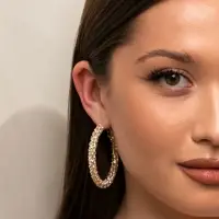 Серьги-кольца со стразами &laquo;Россыпь&raquo;, d=5.5 см, белые в золоте