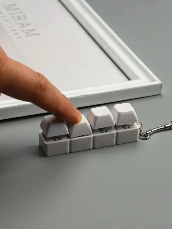 Брелок - антистресс для ключей на карабине &laquo;Клавиши кейкап&raquo;, белый, 7.6&times;2&times;2.7 см