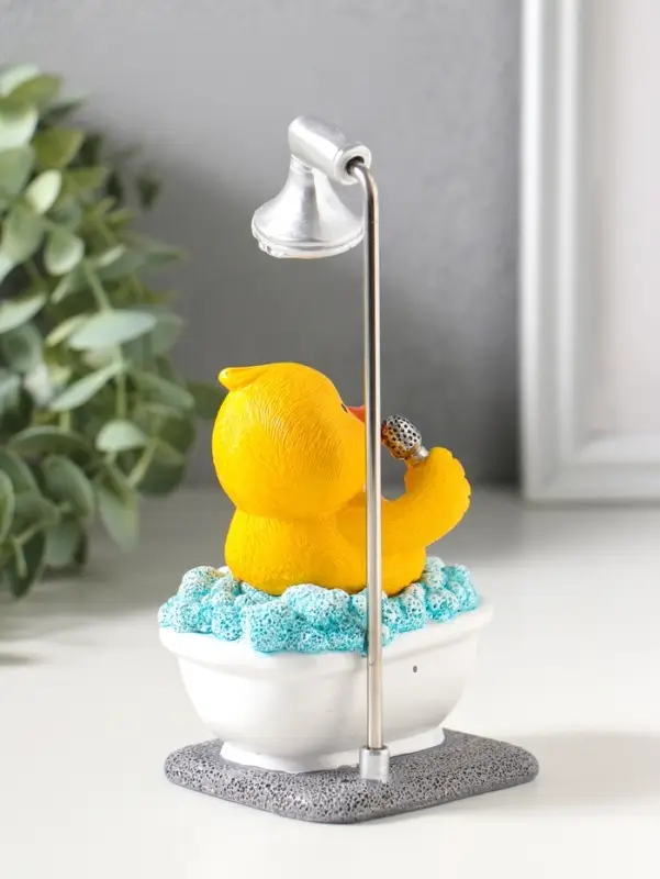 Сувенир полистоун лак "Жёлтый утёнок принимает ванну" 8,3х6,8х16 см