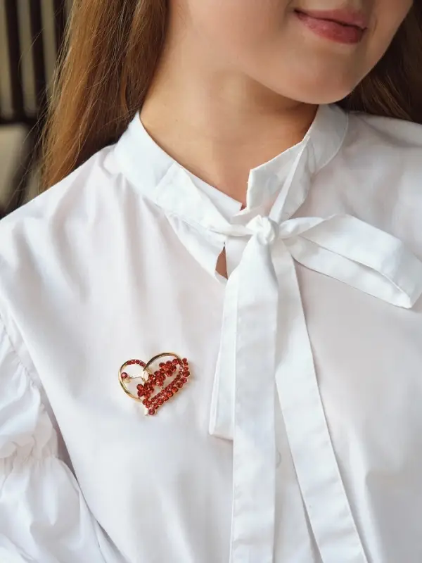 Брошь &laquo;Сердце с цветами&raquo;, красная в золоте