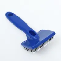 Пуходерка пластиковая мягкая с закругленными зубьями, малая, 6&times;13.5 см, бело-синяя