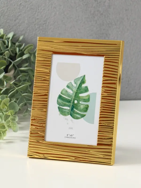 Фоторамка металл на 1 фото 10х15 см Фоторамка металл на 1 фото 10х15 см "Зебра" золото гальваника 1,7х14,2х19,3 см