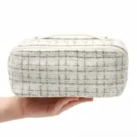 Косметичка на молнии, с ручкой, 23&times;10&times;10 см, белая