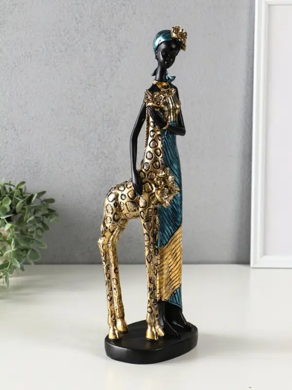 Сувенир полистоун "Африканка в платье с жирафом" бензиновый синий 13х9,5х40 см