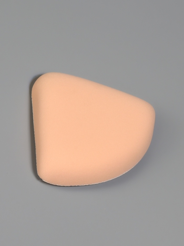 Спонж д/макияжа треуг с держат 7*7см  в пласт футляре латекс белый пакет QF Спонж д/макияжа треуг с держат 7*7см  в пласт футляре латекс белый пакет QF