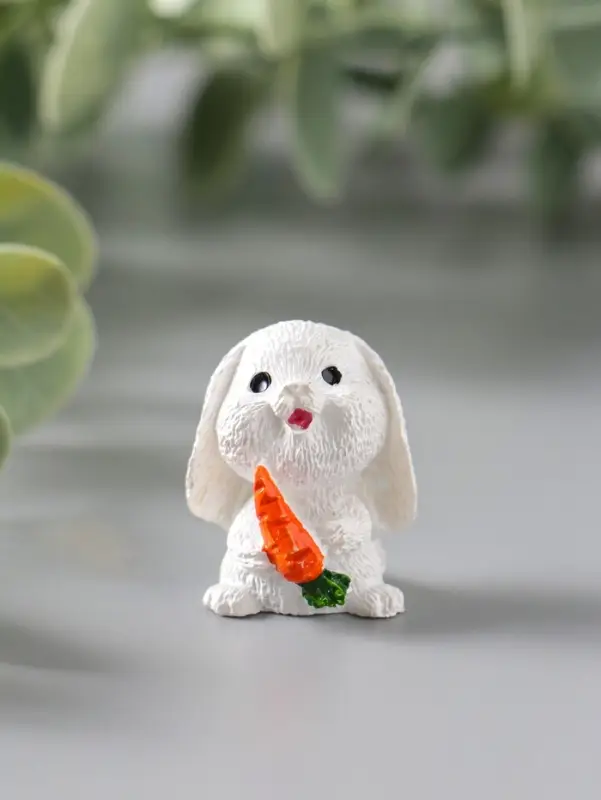 Сувенир полистоун "Белый зайка с бабочкой/морковкой" МИКС 1,7х2,3х3 см