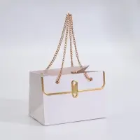 Пакет переноска для цветов, ручка цепь, &laquo;Белый&raquo;, с золотым тиснением, 15&times;10.5&times;10 см