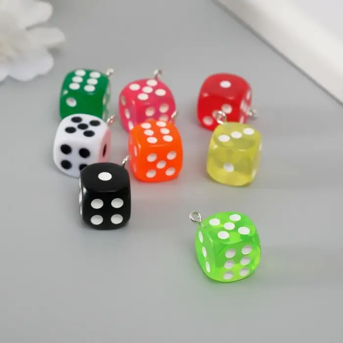 Подвеска для творчества пластик "Игральные кости" МИКС 2,4х1,4х1,4 см
