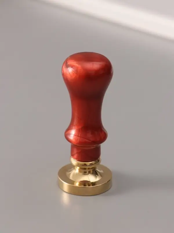 Печать для сургуча с пластиковой ручкой &laquo;Венок с буквой Q&raquo;, 2.5&times;2.5&times;6.3 см