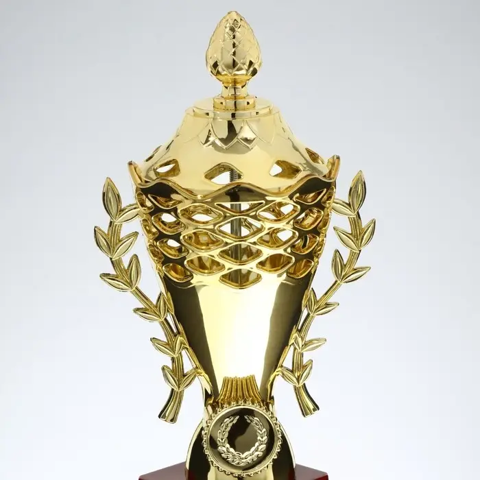 Кубок 184A, наградная фигура, золото, подставка пластик, 29 см