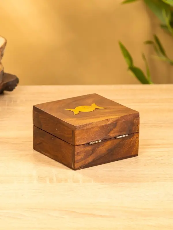 Шкатулка  Шкатулка "Фазы Луны" 10х10х6 см, дерево шишам