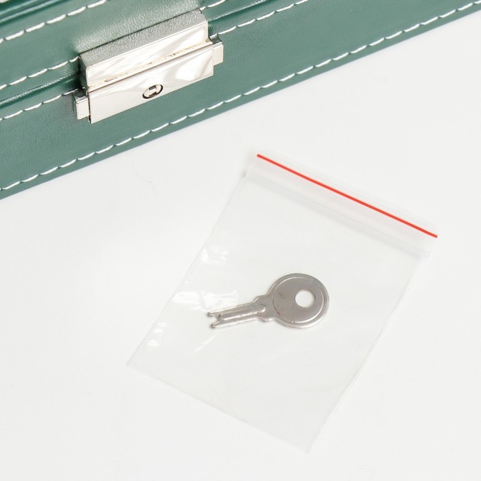 Шкатулка кожзам под часы 6 отделений  Шкатулка кожзам под часы 6 отделений "Зелёная с белой строчкой" 8х30х11 см