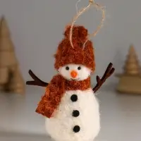 Сувенир "Снеговичок в рыжей шапке и шарфе" 5,5х5,5х12 см Сувенир "Снеговичок в рыжей шапке и шарфе" 5,5х5,5х12 см