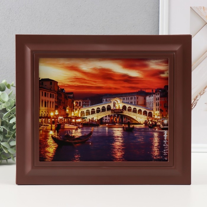 Ключница закрытая Ключница закрытая "Мост" 26,5х31,5 см Орех