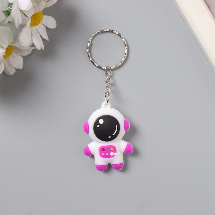 Брелок резина Брелок резина "Космонавт в скафандре" МИКС 4,5х2,4х3,2 см