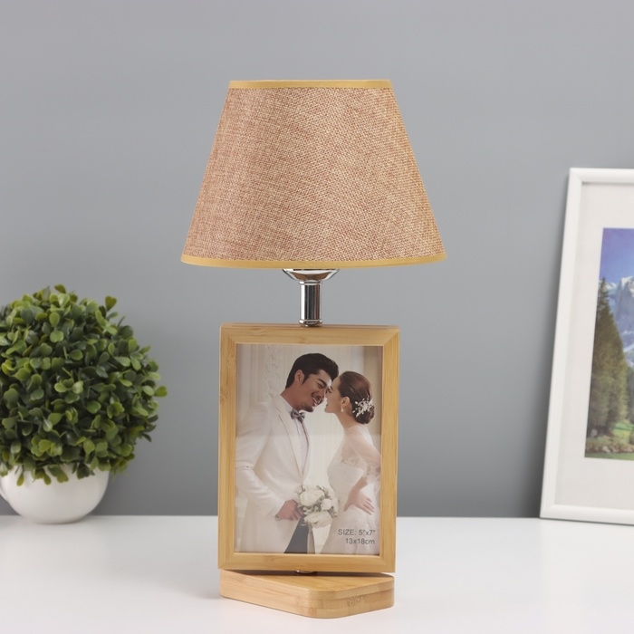 Лампа настольная с фоторамкой 12х17см (пластиковая вставка) 20х20х35см Лампа настольная с фоторамкой 12х17см (пластиковая вставка) 20х20х35см