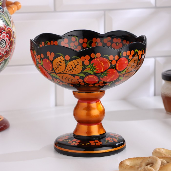Конфетница «Земляничка», резная, хохлома Конфетница «Земляничка», резная, хохлома