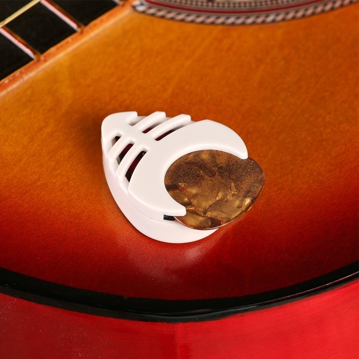 Набор медиаторов 4 шт, с футляром, толщина 0,96, микс Набор медиаторов 4 шт, с футляром, толщина 0,96, микс