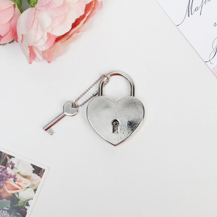 Замок свадебный с ключом &laquo;Ты + Я = СЕМЬЯ&raquo;.