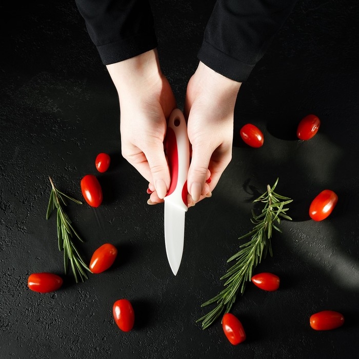 Нож керамический Доляна «Умелец», лезвие 7 см, цвет красный